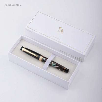 Fountain pen in a white box with 'Hong Dian' branding on a light gray background